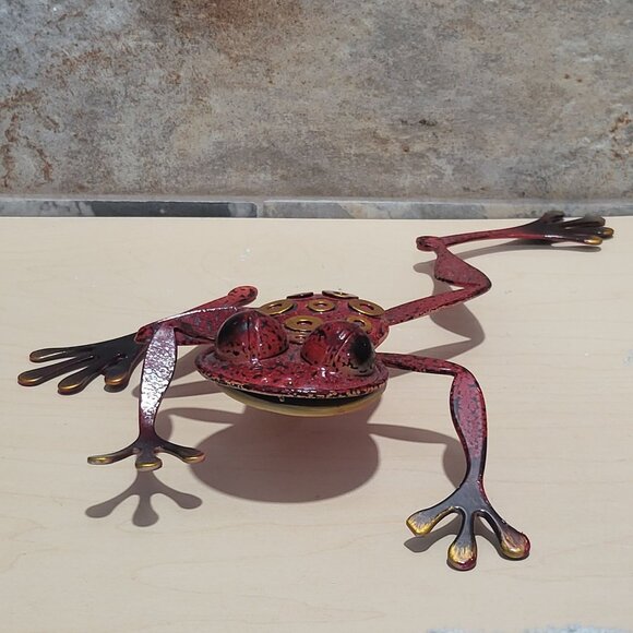 Red Black Metal Frog Sculpture Indoor Outdoor Garden Decor - Picture 6 of 11